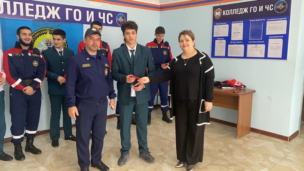 Торжественное вручение «Книжек спасателя»